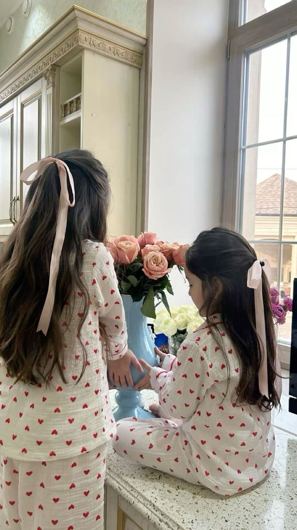 Maman et enfant en pyjamas assortis Matchy Moon