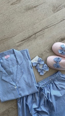 Pyjama rayé azur et chaussons